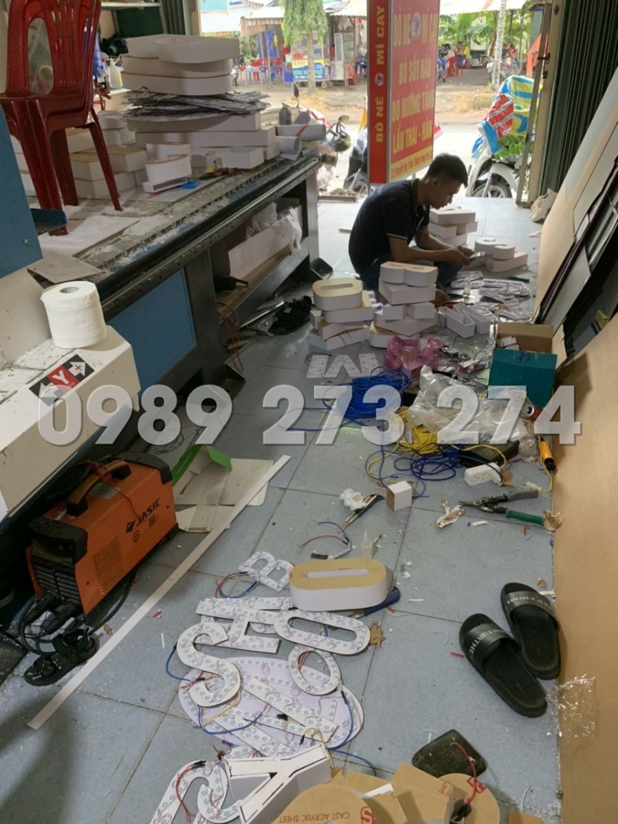 bảng hiệu alu chữ nổi