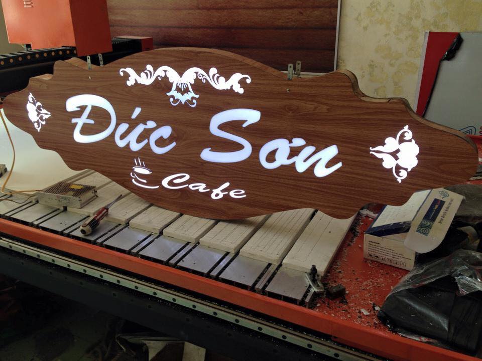 bảng hiệu gỗ