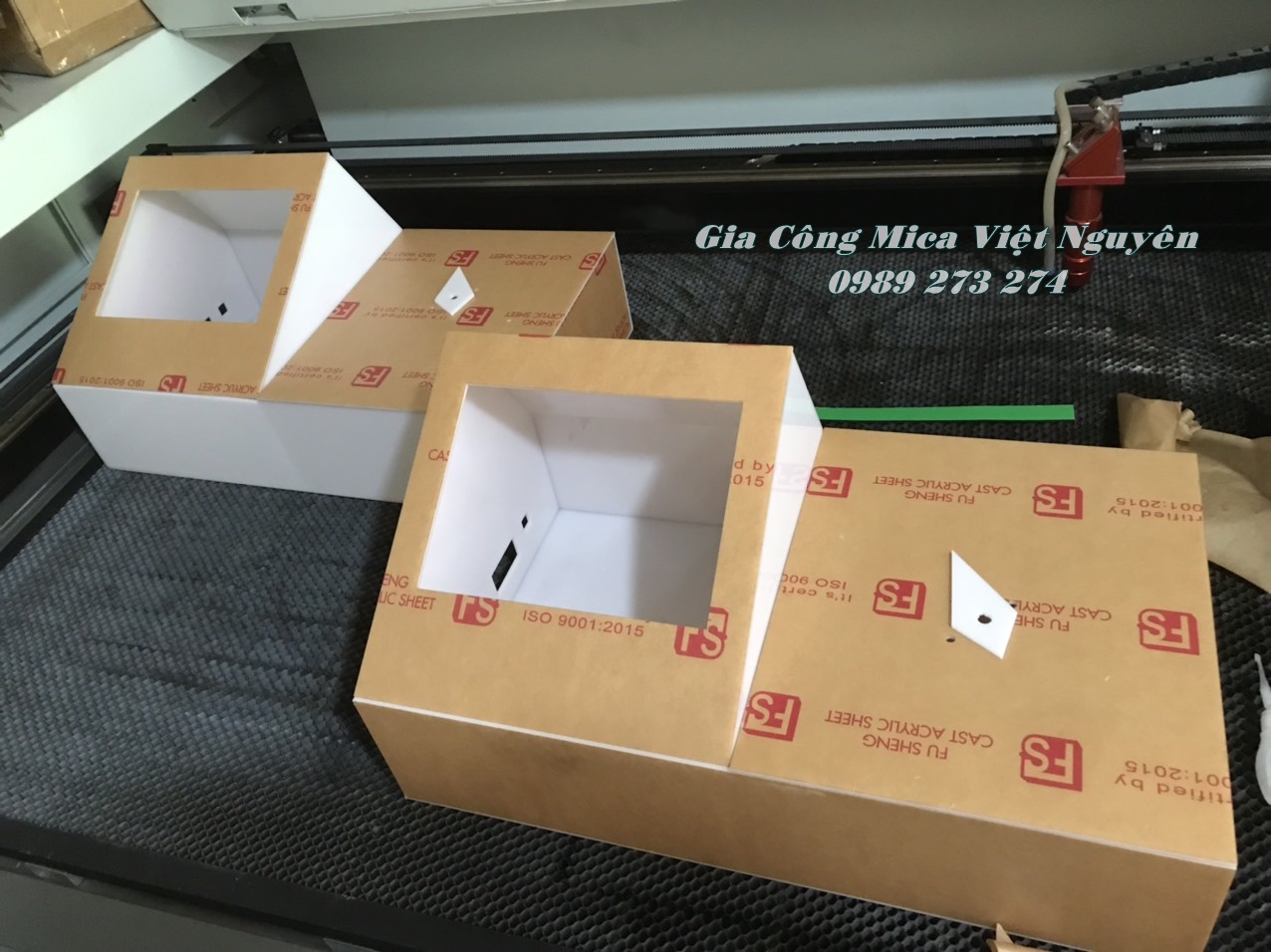 GIA CÔNG HỘP NHỰA MICA