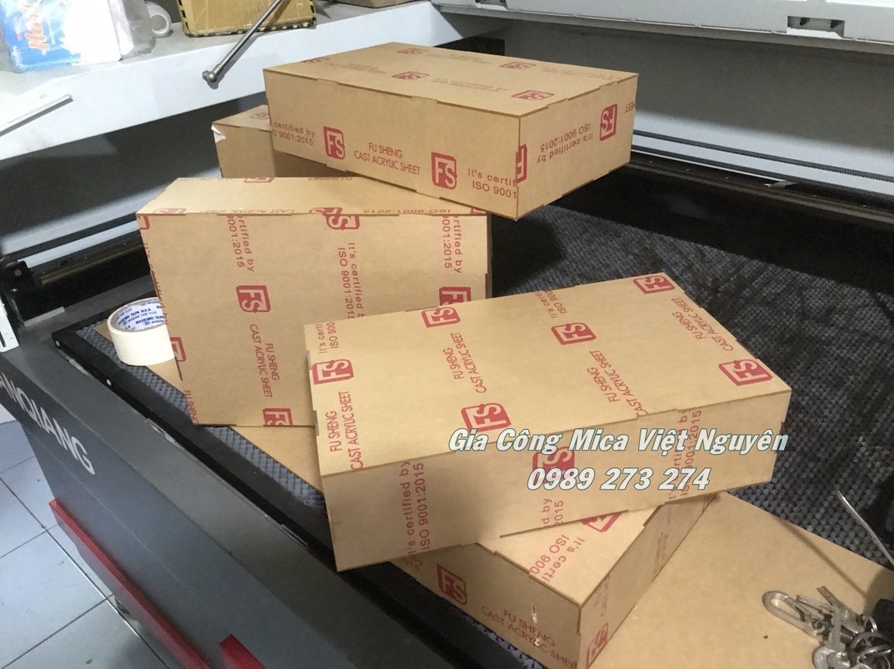 GIA CÔNG HỘP NHỰA MICA