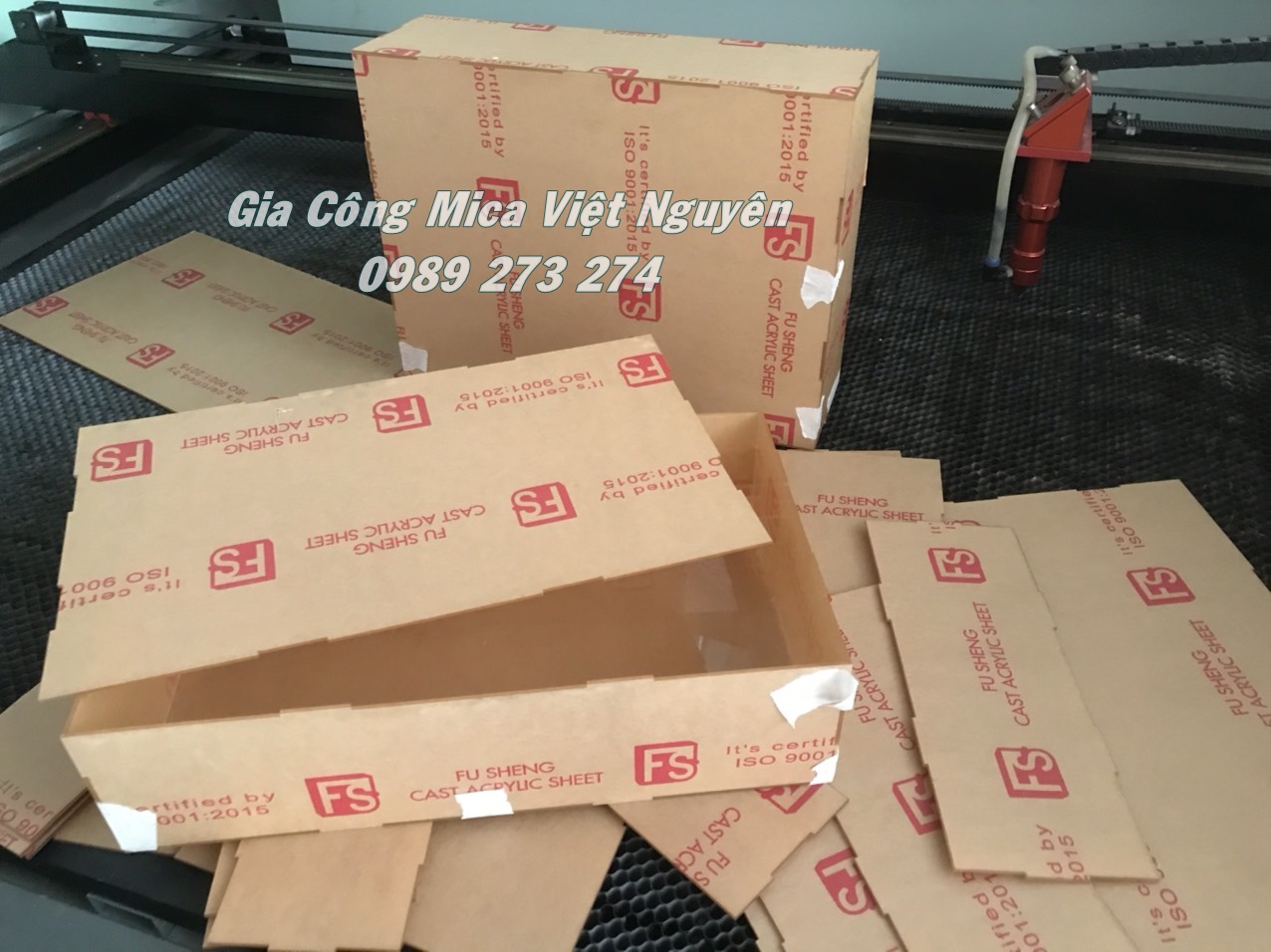 GIA CÔNG HỘP NHỰA MICA